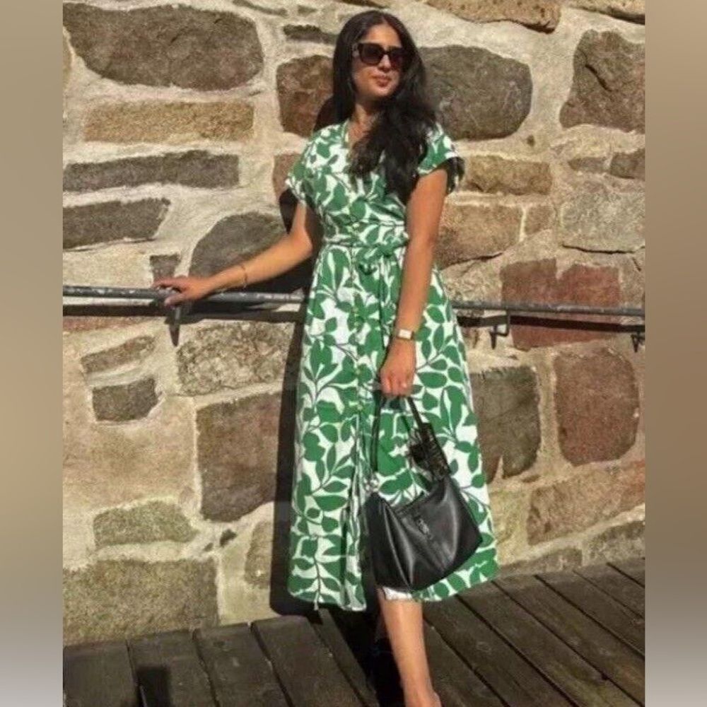 Zara belted green and white leaf pattern printed Midi Dress (Style 8372/109). - Picture 4 of 11